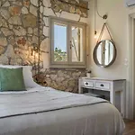 Ploes Luxury
