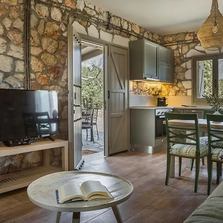 בית נופש Ploes Luxury Pesádha